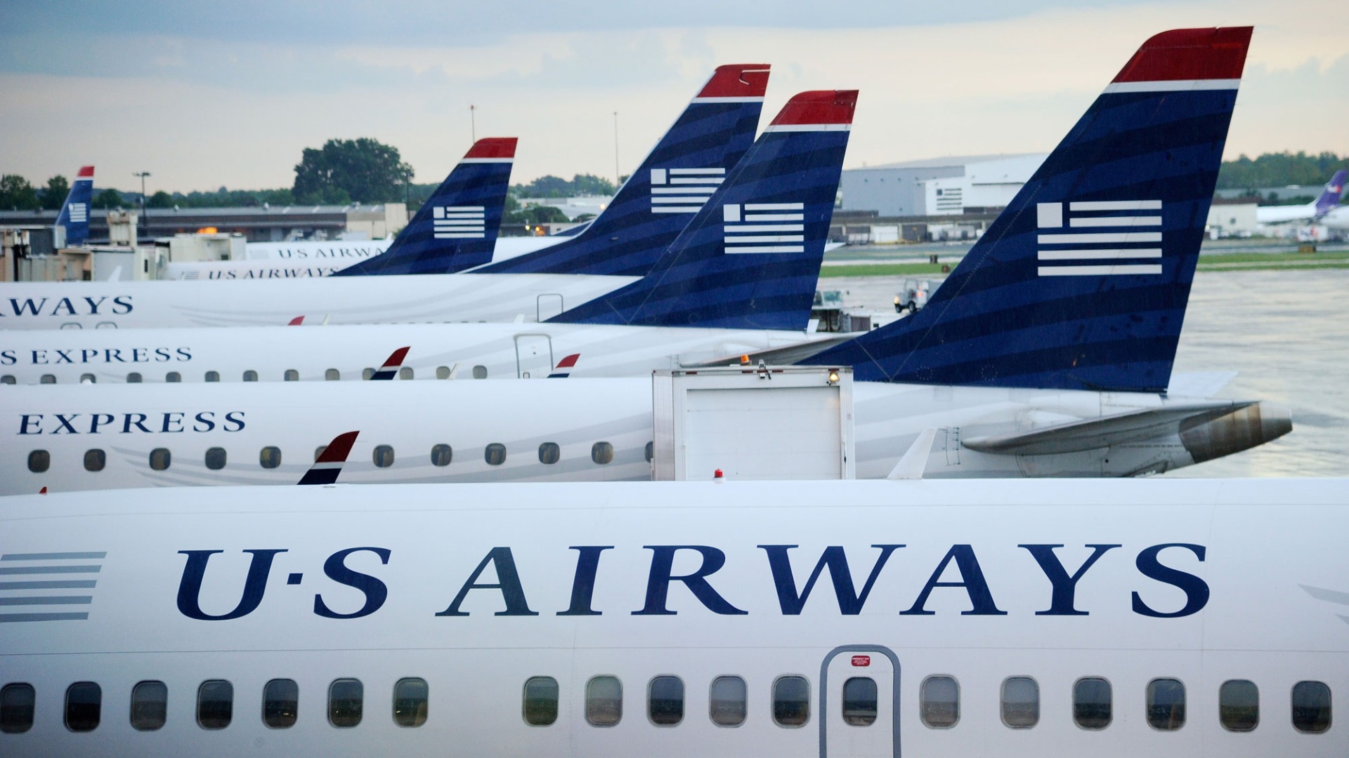 American Airlines reports a third quarter net loss of $2.4 billion