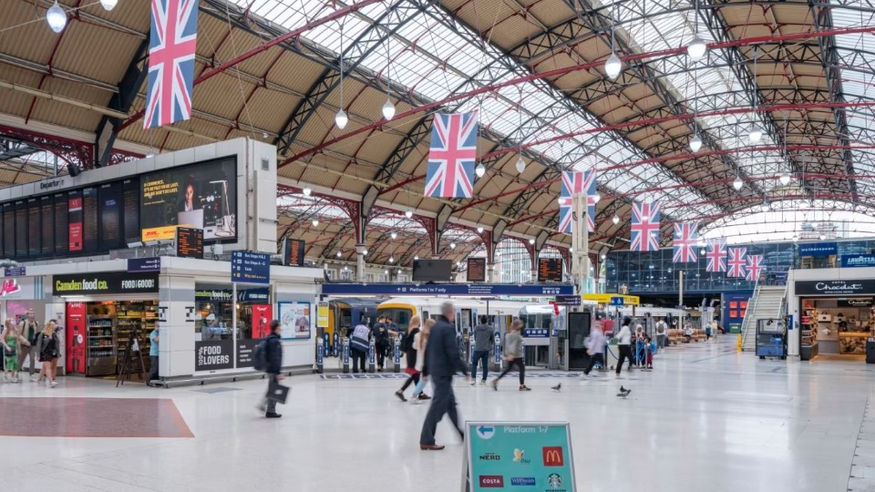 Major Upgrade at London Victoria Station Enhances Passenger Flow
