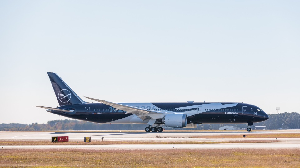 Lufthansa’s 100th Anniversary 787 to Arrive in December