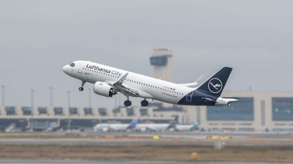 Lufthansa City Airlines signs crew labor deal