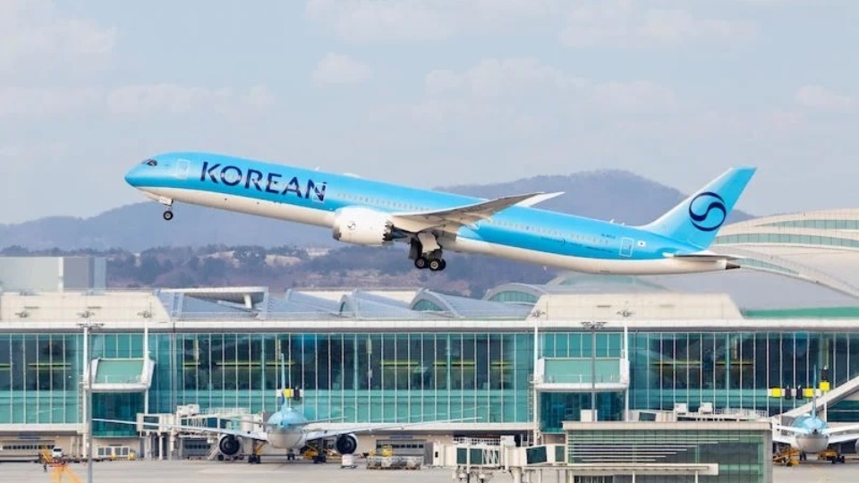 Korean Air to Buy Back In-Flight Catering Unit