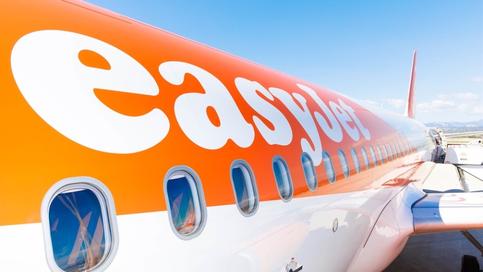 easyJet Pilots Share Live Euros Final Scores In-Flight