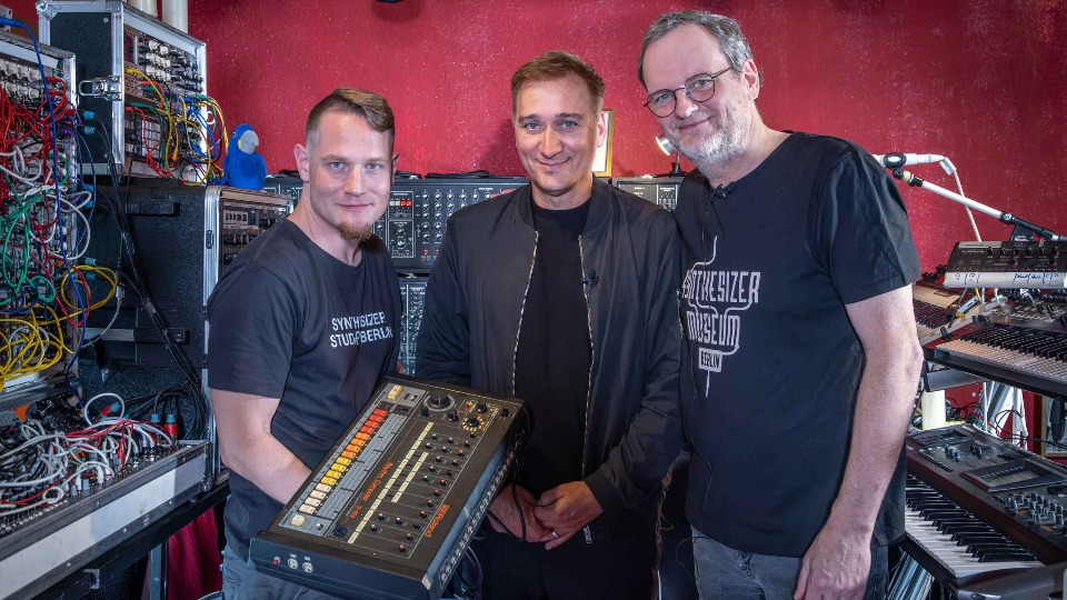 Paul van Dyk Showcases Legendary Roland TR-808 at Synthesizer Museum Berlin