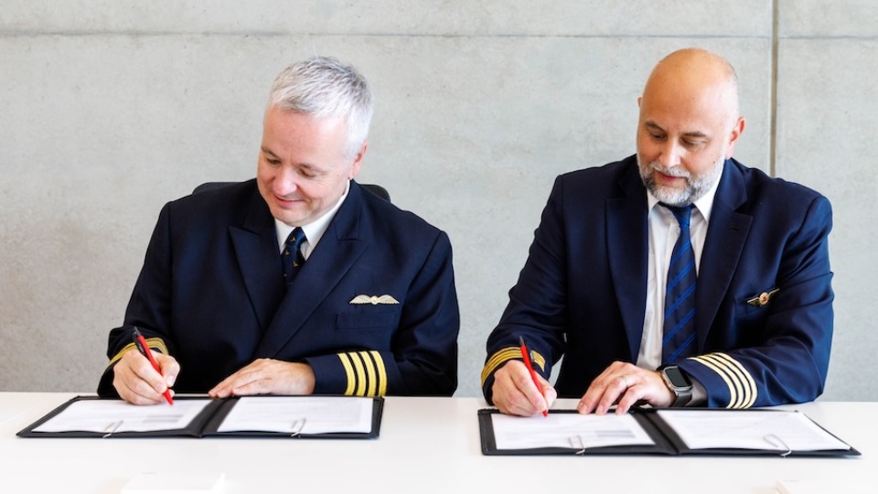 Cargolux Adopts Electronic Flight Folder with Cathay Technologies
