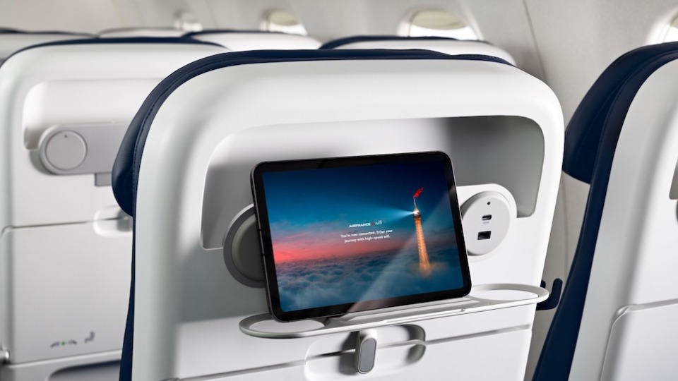 Air France Unveils New Embraer 190 Cabin to Hamburg