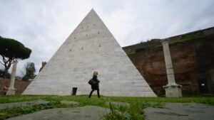 2,000-Year-Old Rome Pyramid Gets in the Tourists’ Attention