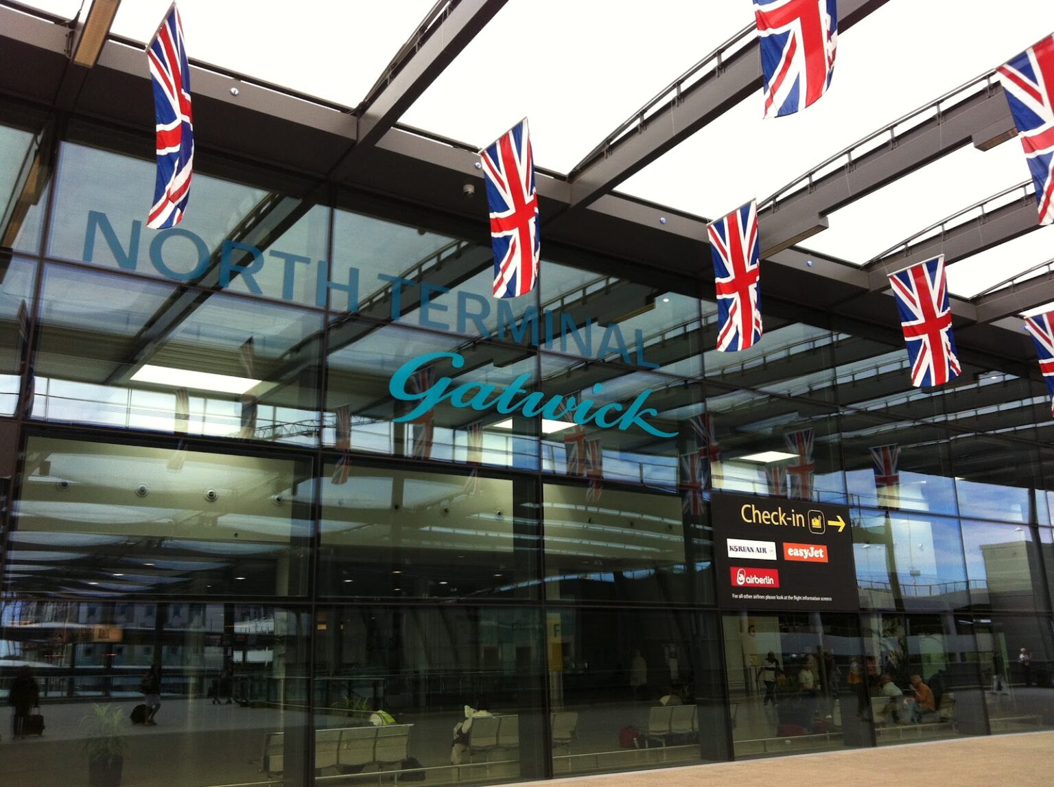 Gatwick Airport offers support to EU membership