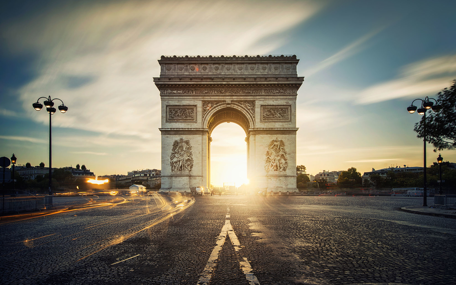 France urges for help with dropping tourism sector