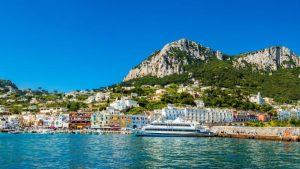 Capri tourists to be fined €500 for using plastic products