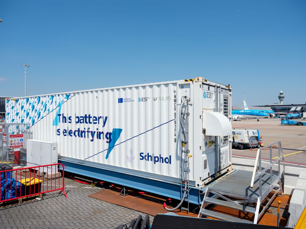 Schiphol Tests World-First Super Battery to Revolutionize Ground Operations