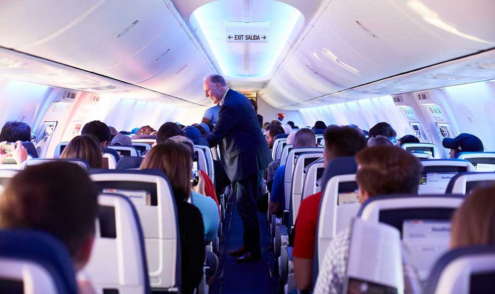 Southwest Airlines to resume serving alcohol during flights