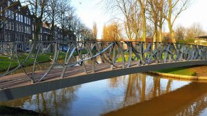 Rotterdam Authorities Build Hundreds of Plastic Bridges
