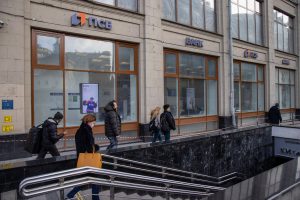 US announces “first tranche” of sanctions for Russia