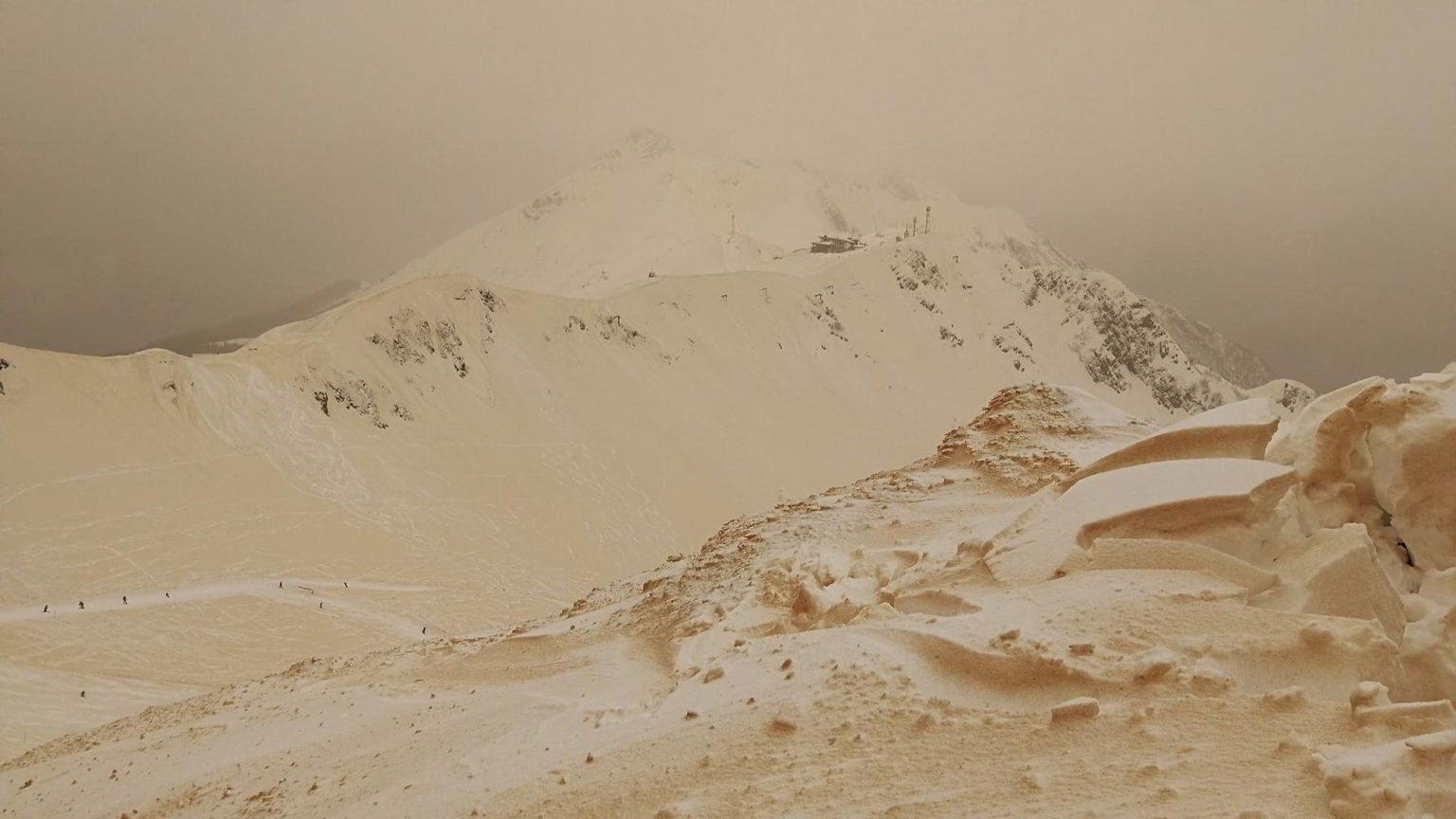 “Orange Snow” Covers Europe – The Explanation Behind It