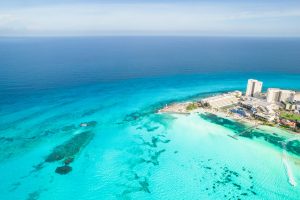 Cancun Tourism 2025: Record Visitor Numbers, Crowded Beaches, and Insider Tips