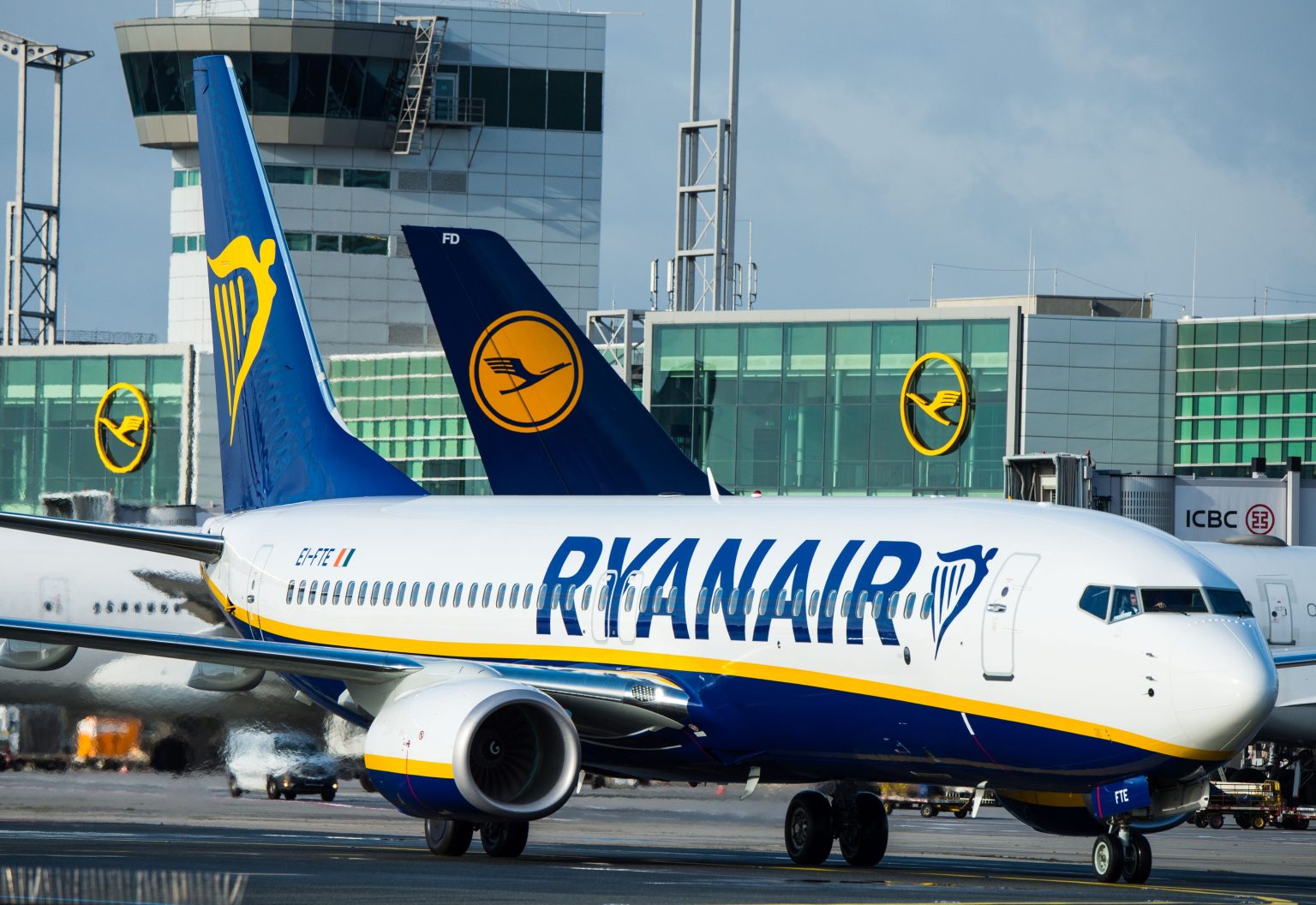 Ryanair to implement new hand-luggage policy