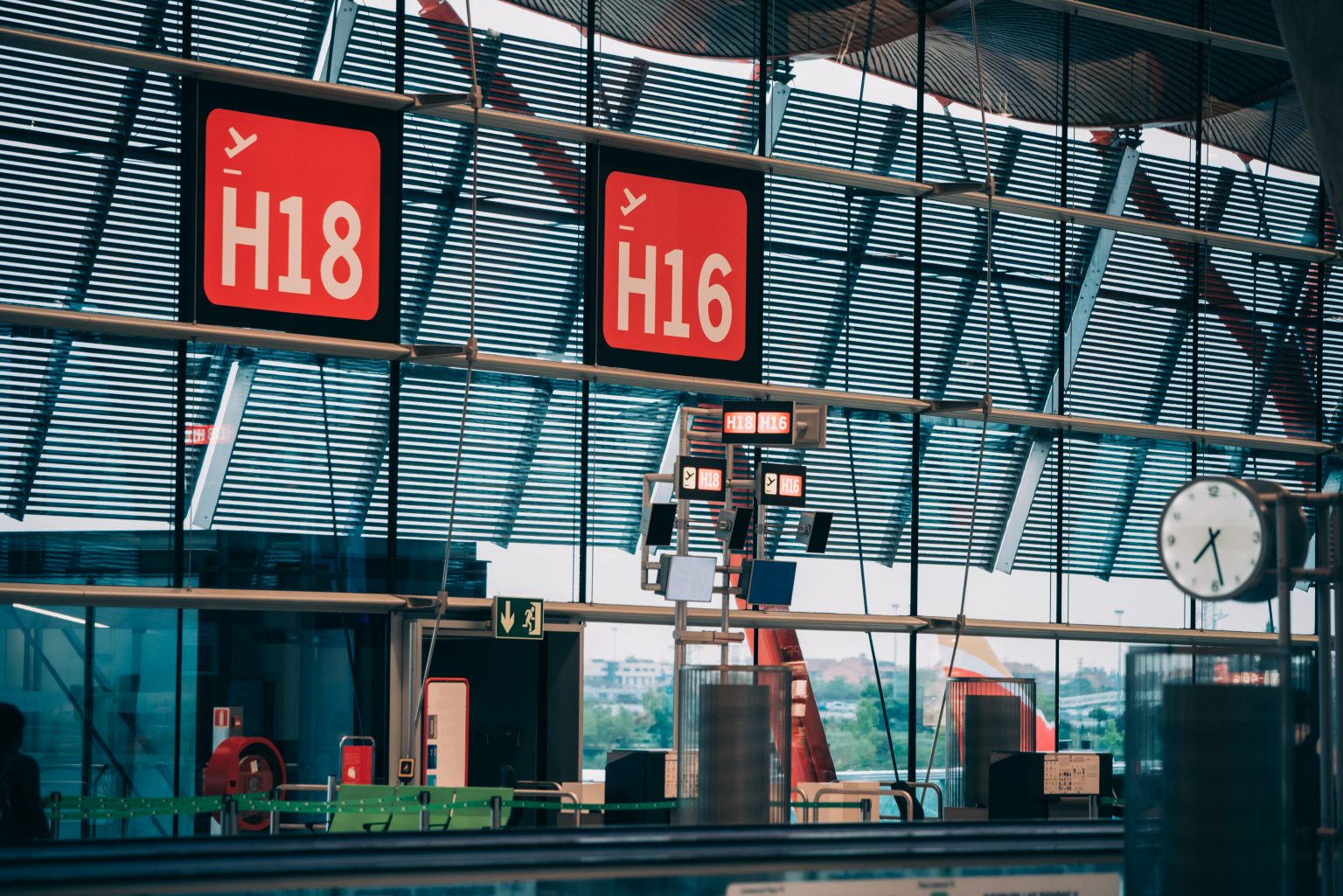 Spain’s Airports – New Regulations For Liquids And Gadgets Starting 2024