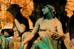 Statues Become Victims of Selfie Lovers