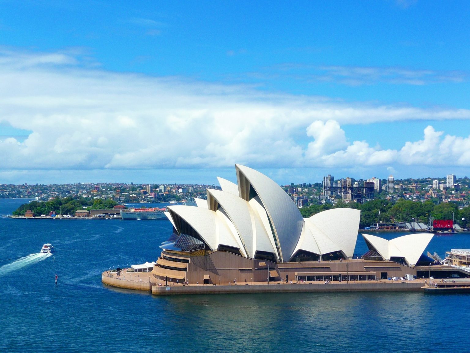 Qantas and Tourism Australia, three year agreement