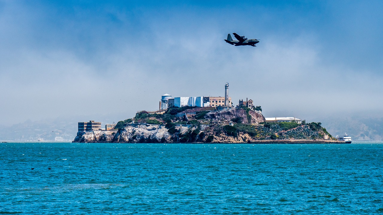 San Francisco Lighthouse is Offering a Dream Job on a Breathtaking Little Island