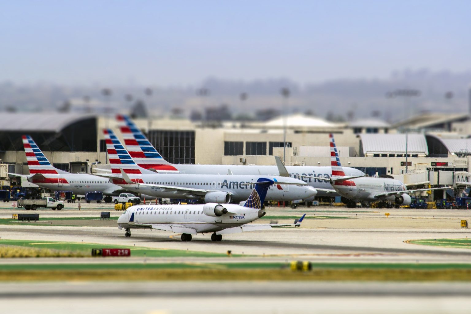 Strong security alerts on the Los Angeles airport