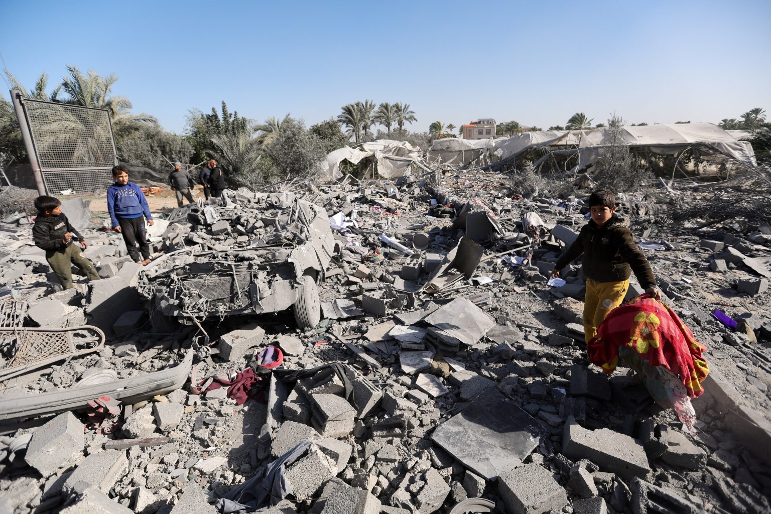 Israel broadens Gaza assault ahead of Security Council aid vote
