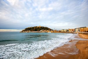 Popular Holiday Destination Issues Warning About Invasive Algae Causing Unpleasant Odor On Beaches