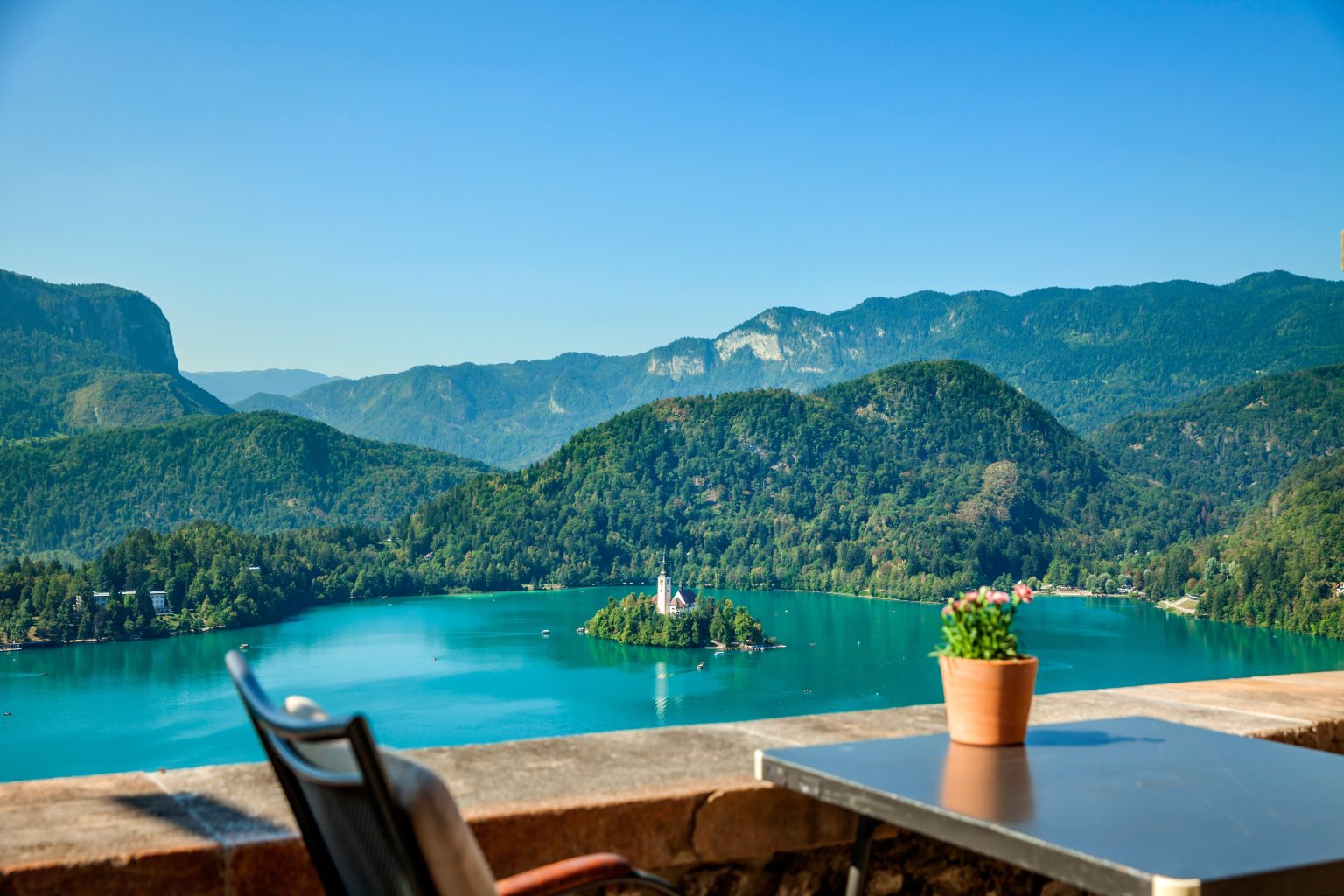 Slovenia’s Deadline: Non-Citizens Urged to Replace Plastic Residence Cards by August 3