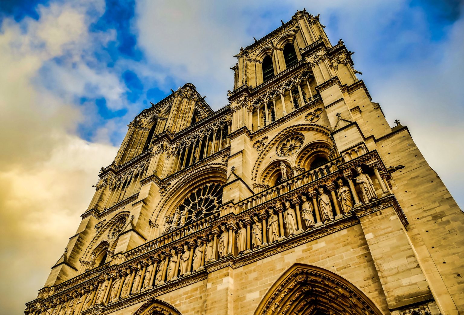 France Investigates Alleged Theft in Sale of Notre-Dame Stained Glass