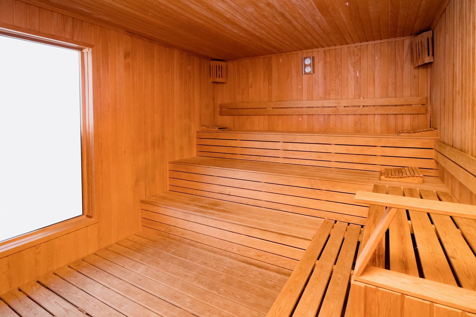 Mobile saunas provided by Sauna-Aid have reached the Ukrainian battle lines