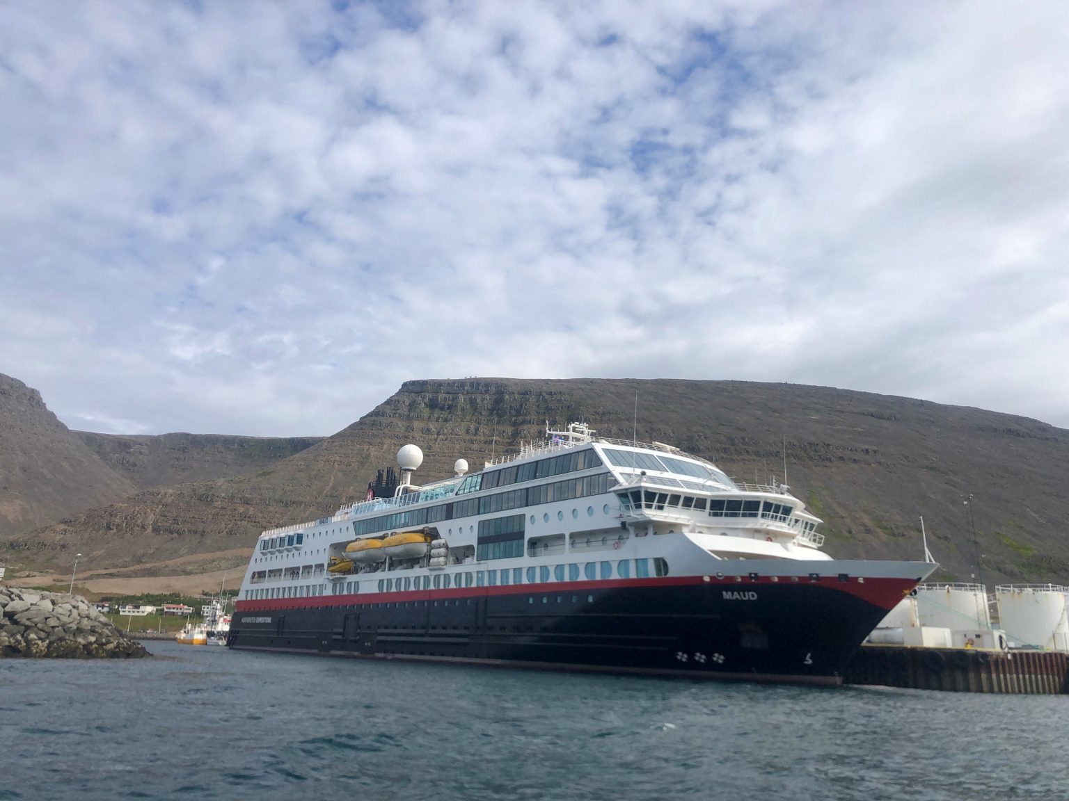 Norwegian cruise ship remains in North Sea following storm, power outage