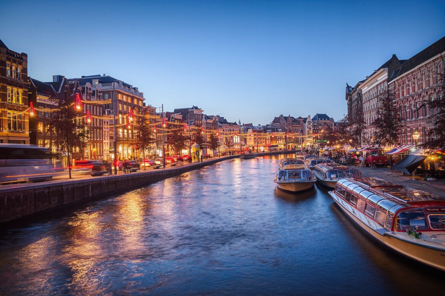 Amsterdam aims to deter “nuisance” British guests