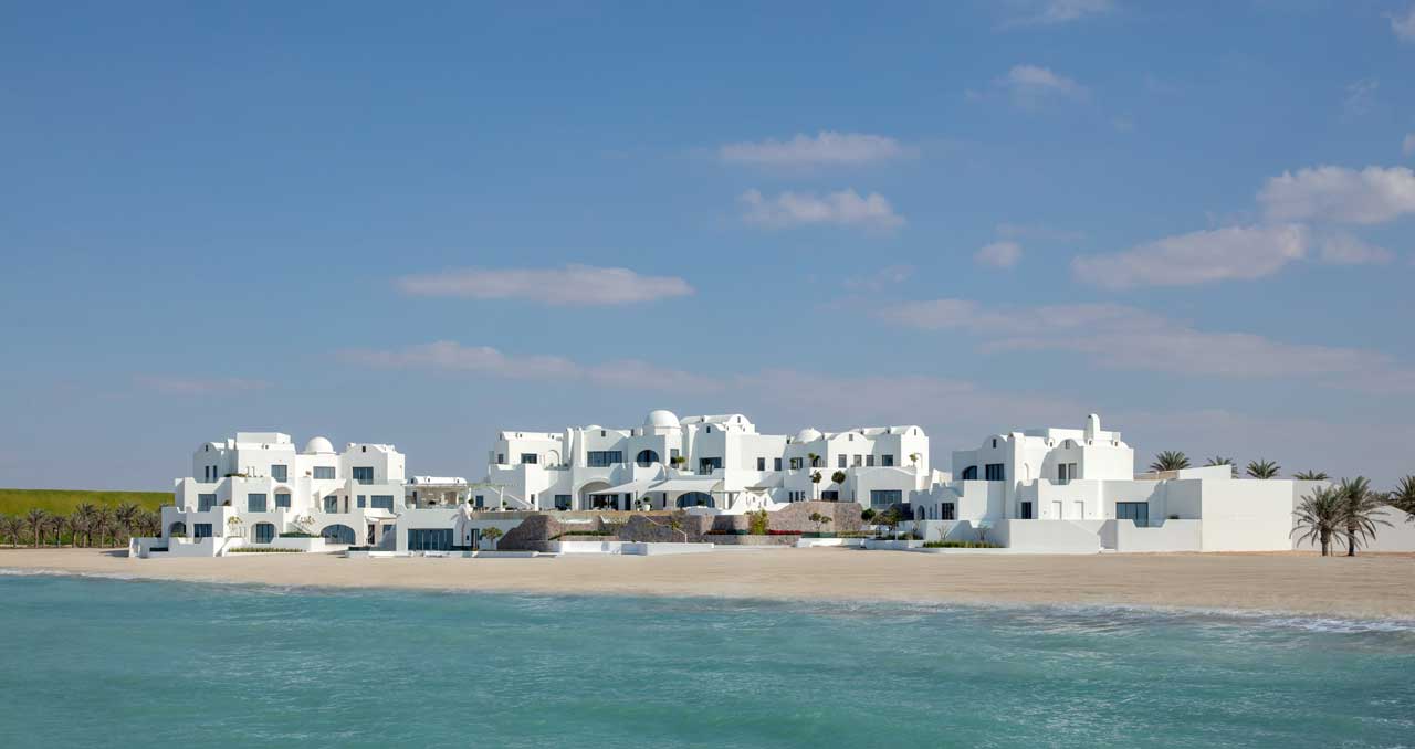 Anantara Santorini Abu Dhabi Retreat Opens: A New Benchmark in Luxury Coastal Getaways