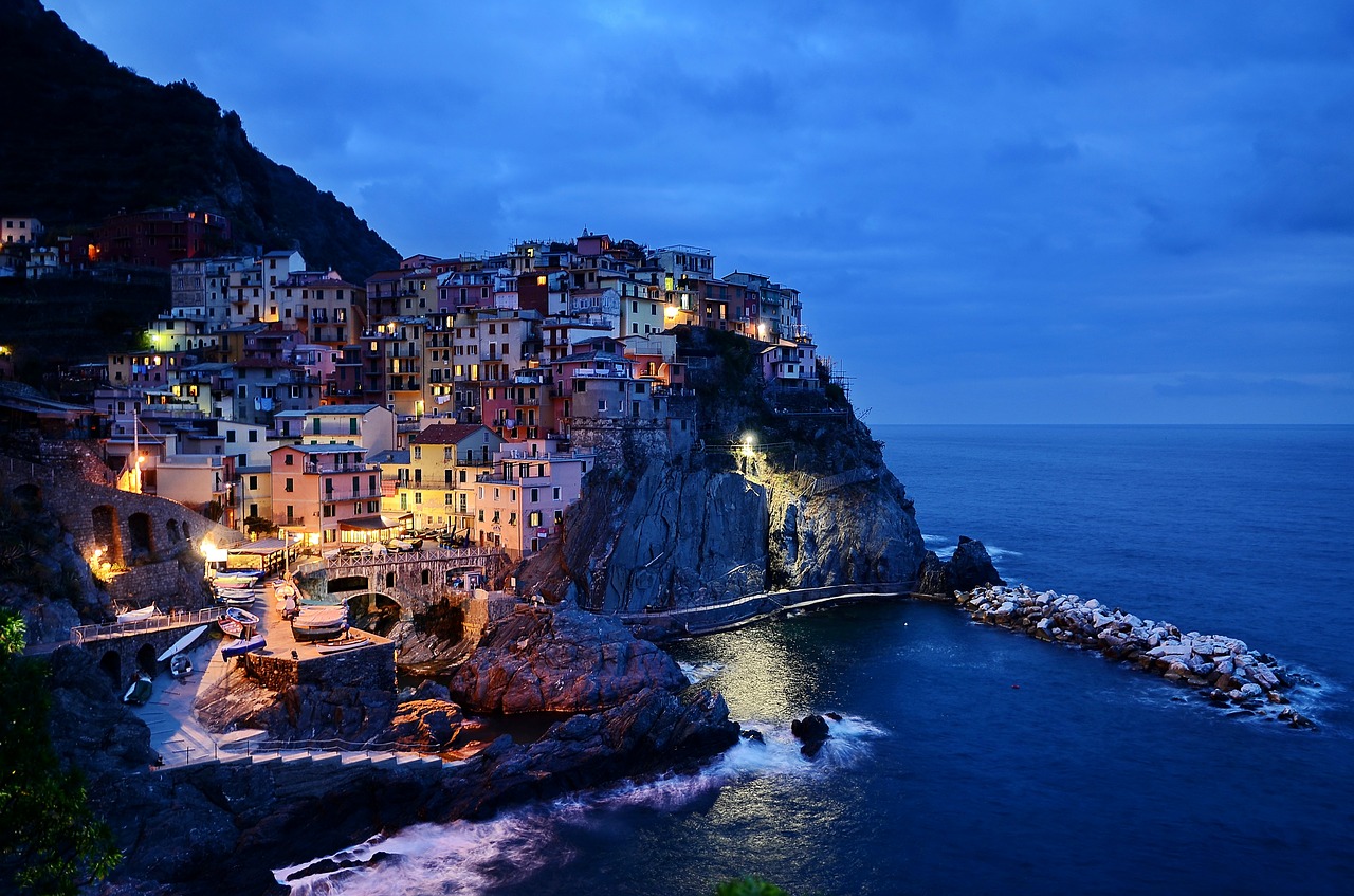 Cinque Terre tourists could be fined up to $2.800 for wearing flip-flops while trekking