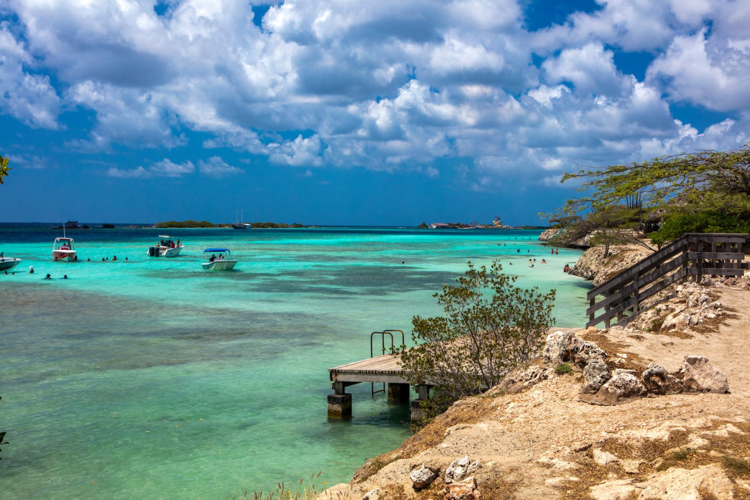“Easiest Job in the World” Now Looks for Applicants in Aruba