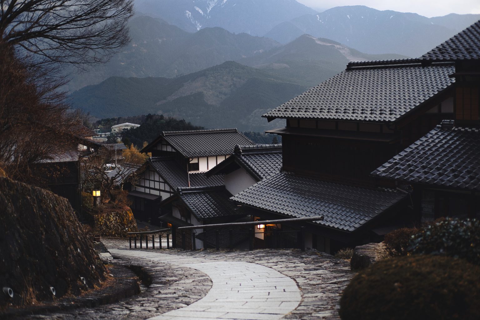 Japan prepared to consider lifting foreign visitors-related restrictions