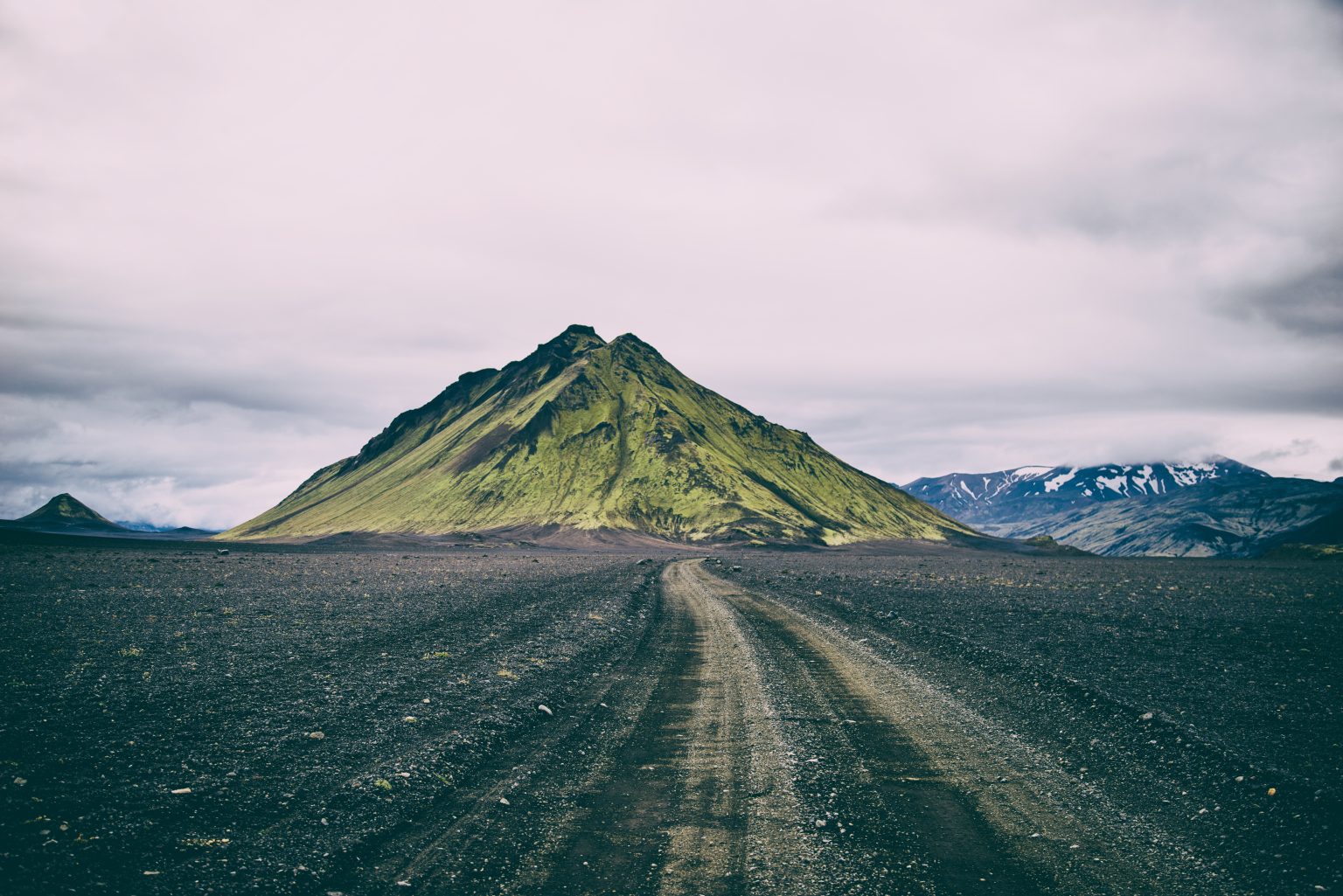 UK Flights Axed as Iceland Faces ‘Danger Zone’ Amid Volcano Fears