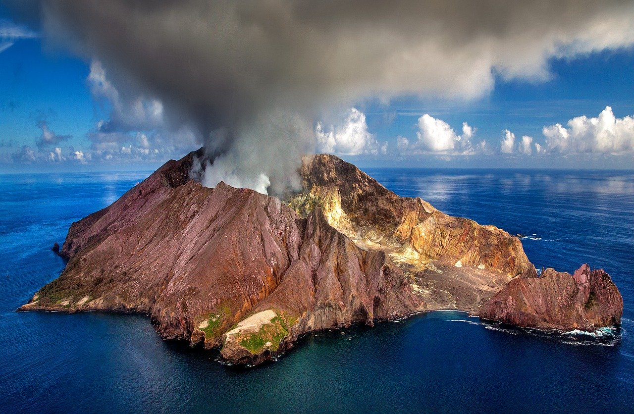 New Zealand volcano explosion leaves American couple with severe burns, death toll rises to 6