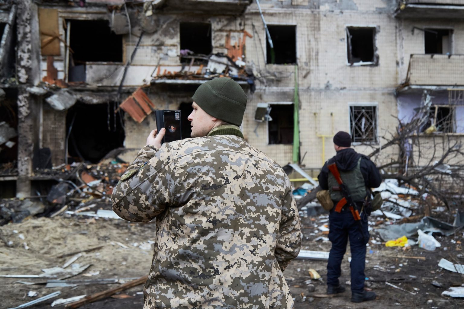 Ukraine crisis: Kyiv prepares for Russian invasion