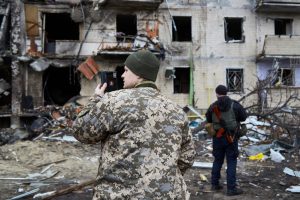 Ukraine crisis: Kyiv prepares for Russian invasion