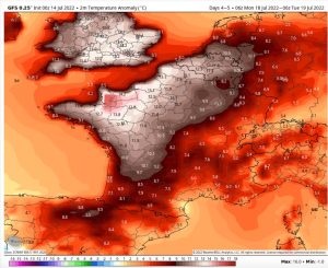 UK gets hot, with steaming 40C (104F) temperatures this week