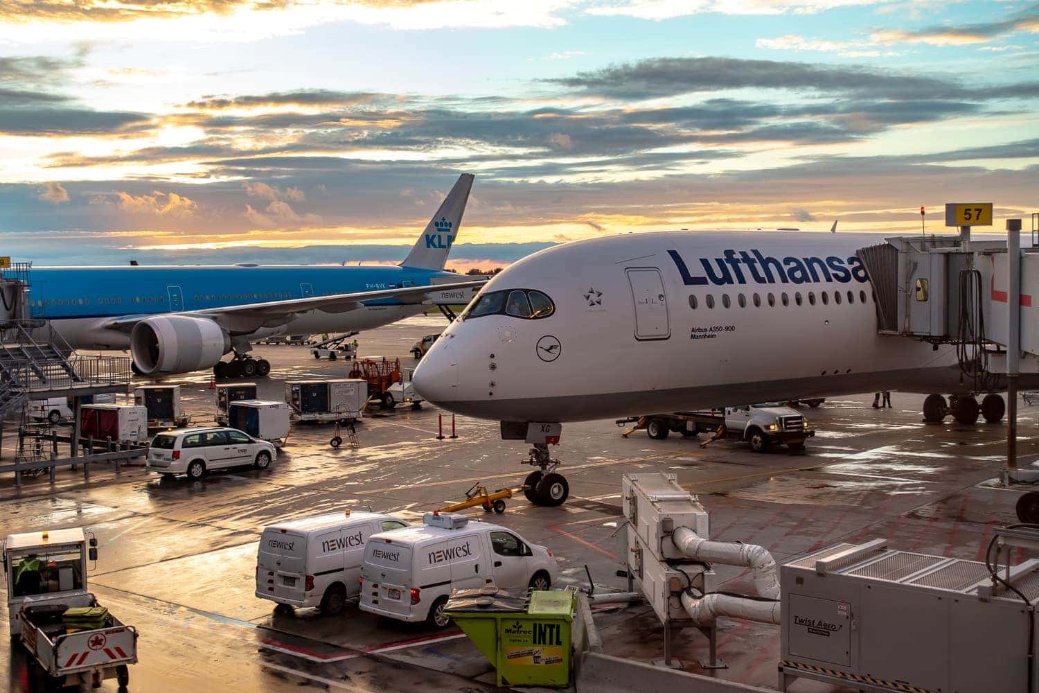 Lufthansa’s CEO Goes Incognito, Operates Red-Eye Economy Flight as an Employee