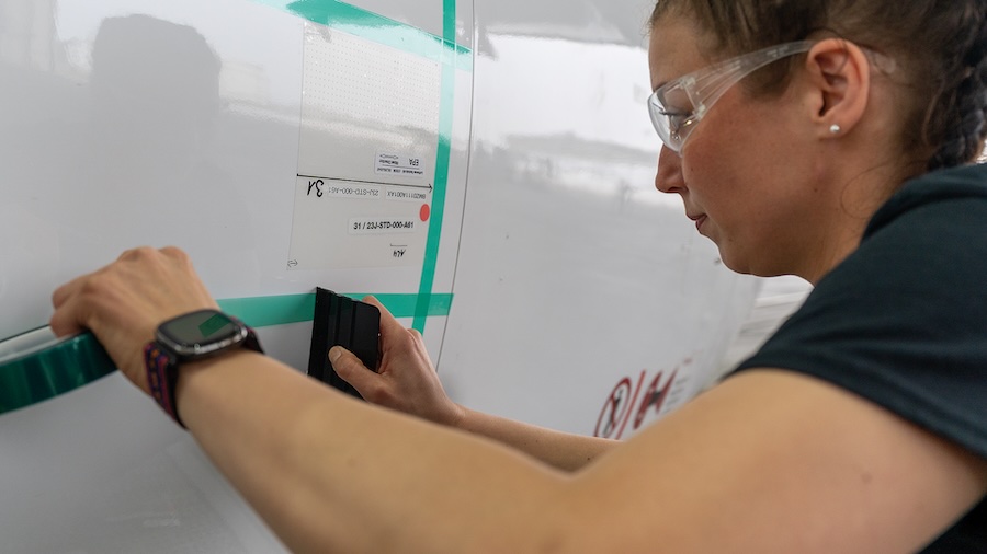 Lufthansa Group Tests Next-Generation AeroSHARK Technology on Airbus A319 - AeroSHARK technology