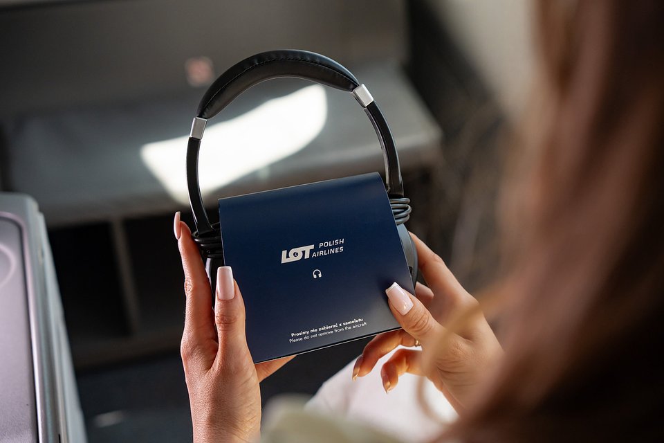 LOT Polish Airlines Refreshes Long-Haul Business Class with New Amenity Kits, Skincare and Premium Upgrades - LOT Polish Airlines headphones