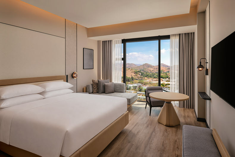 Sheraton Debuts in Papua New Guinea with Opening of Sheraton Port Moresby Stanley Hotel & Suites 1 Sheraton Debuts in Papua New Guinea with Opening of Sheraton Port Moresby Stanley Hotel & Suites - Sheraton Port Moresby Stanley Hotel Suites Guestroom