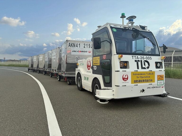 JAL introduces driverless cargo towing at Fukuoka Airport