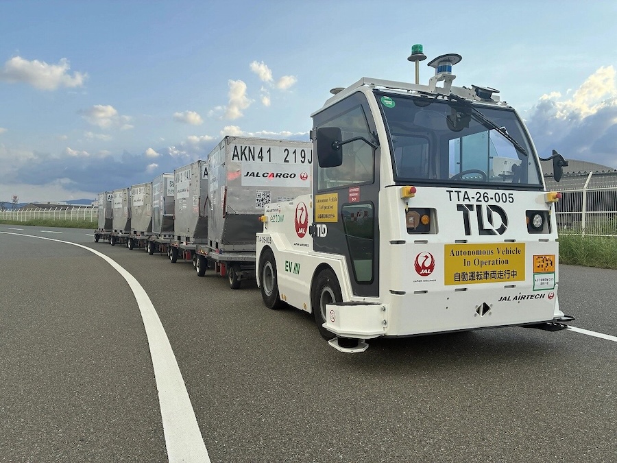 JAL introduces driverless cargo towing at Fukuoka Airport